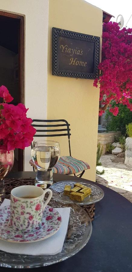 Yiayia'S Home Chalki Town Exterior foto
