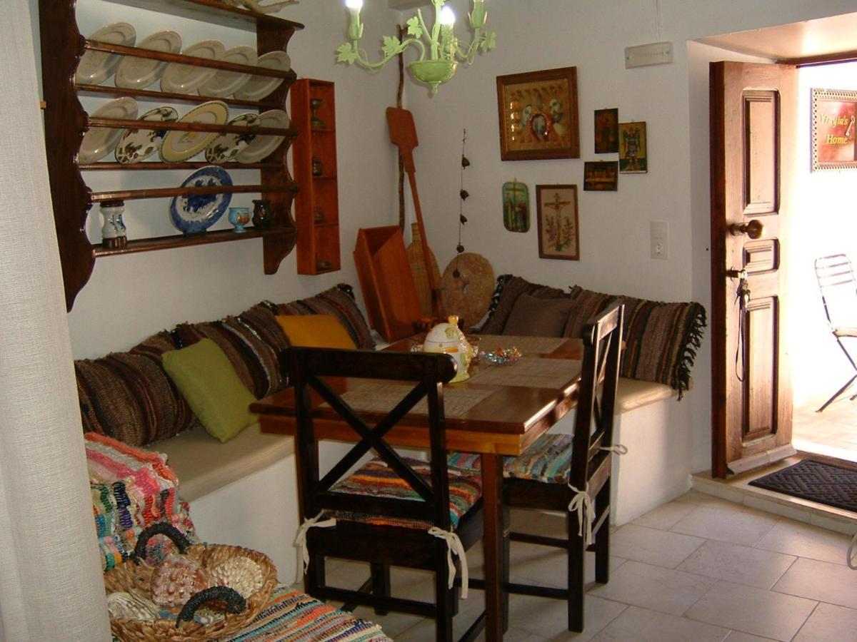 Yiayia'S Home Chalki Town Exterior foto