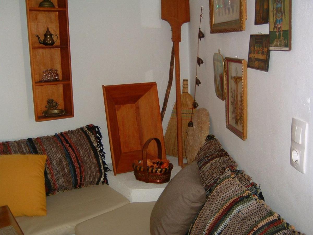 Yiayia'S Home Chalki Town Exterior foto