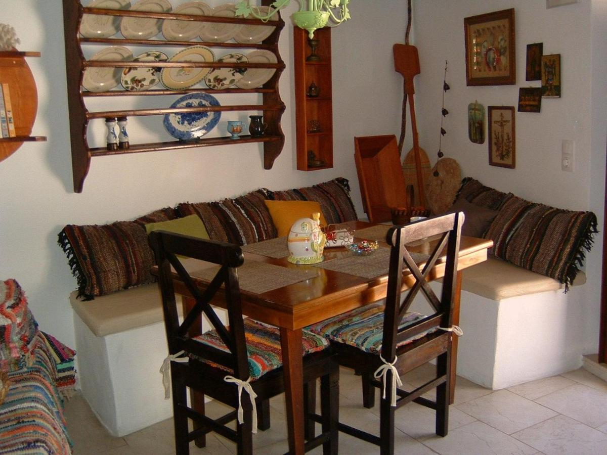 Yiayia'S Home Chalki Town Exterior foto