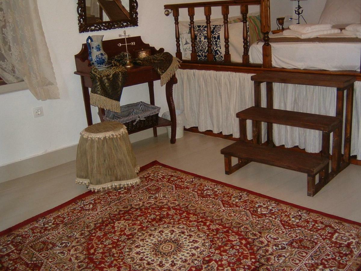 Yiayia'S Home Chalki Town Exterior foto